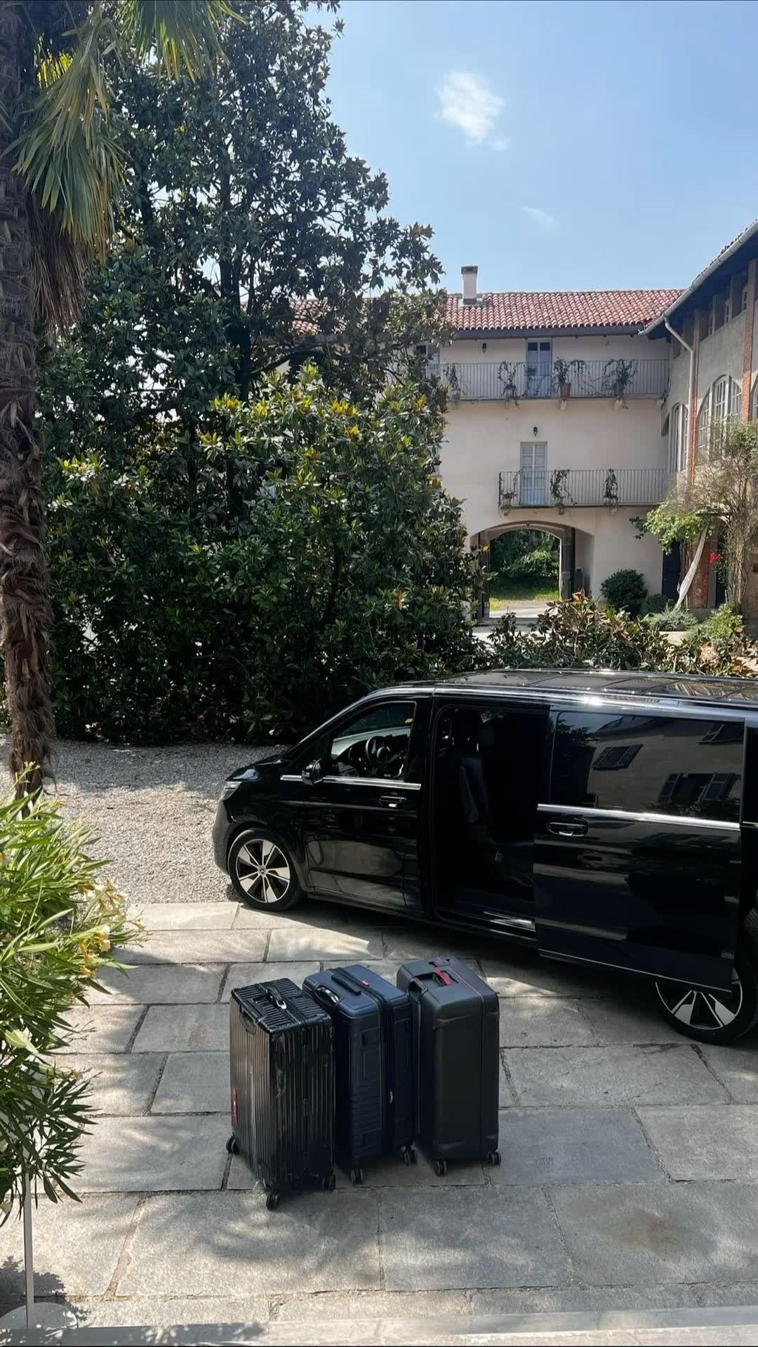 Ridehire guaranteed luxury fleet — current-model premium vehicles with fixed direct-to-client rates